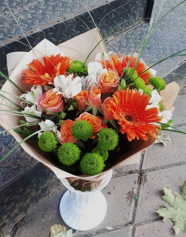 Букет цветов из: Герберы, Хризантемы, Альстромерии и Розы в Биробиджане