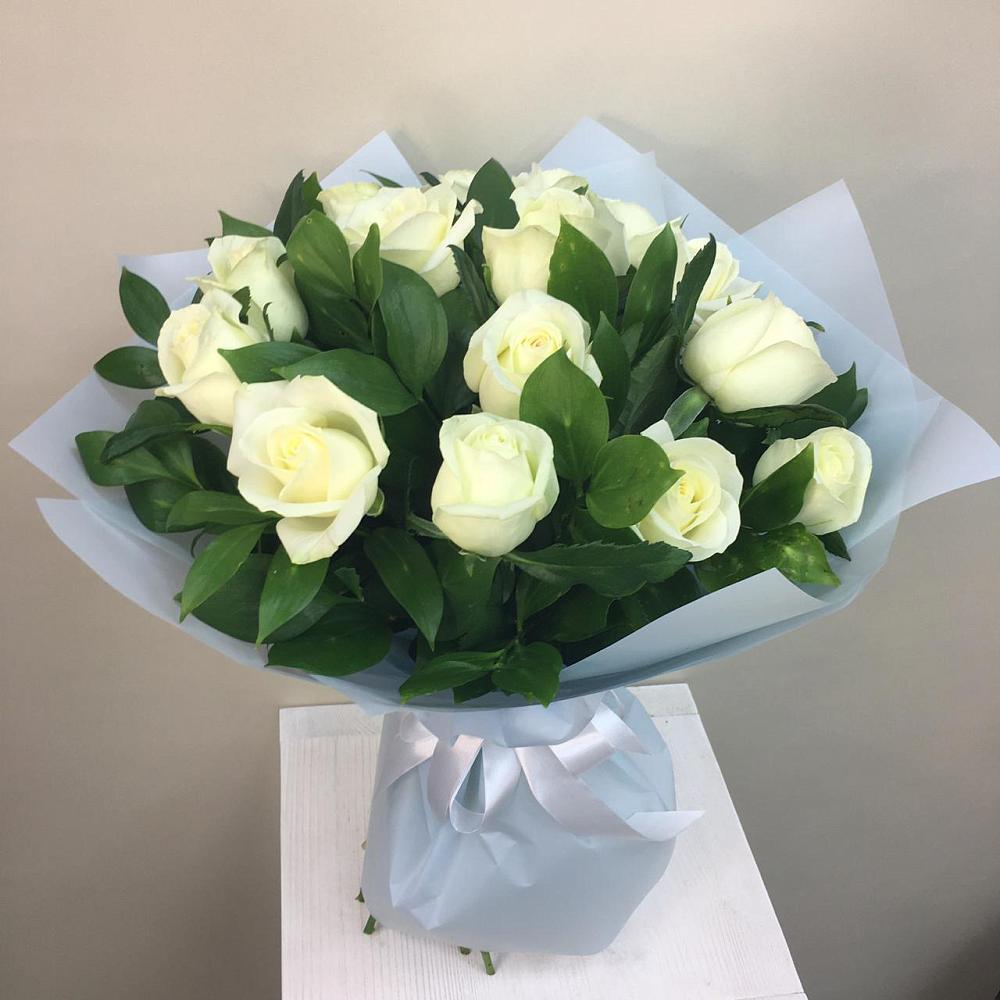 Букет 15 Белых роз Проуд в Биробиджане