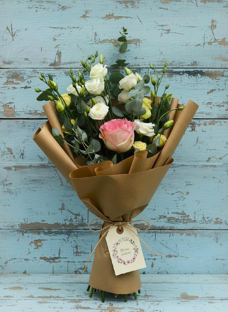 Букет цветов из: Розы и Лизиантусы в Биробиджане