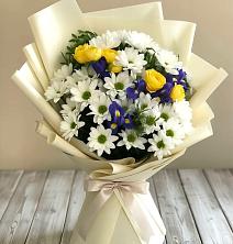 Букет цветов из:  Ирисы, Хризантемы и Розы в Биробиджане