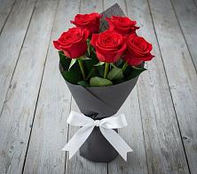 Букет 5 Красных роз Эдлесс Лав в Биробиджане