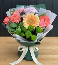 Букет цветов из:  Гвоздики, Розы, Герберы и Хризантемы в Биробиджане