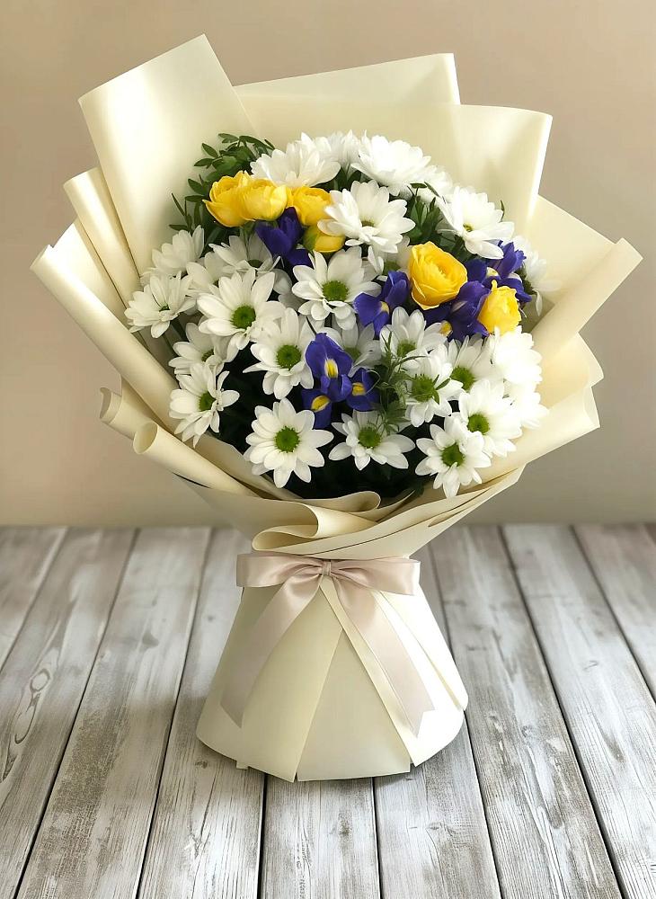 Букет цветов из: Ирисы, Хризантемы и Розы в Биробиджане