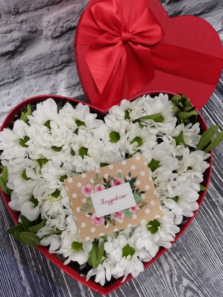 Цветочная композиция из Хризантемы в виде сердца в Биробиджане