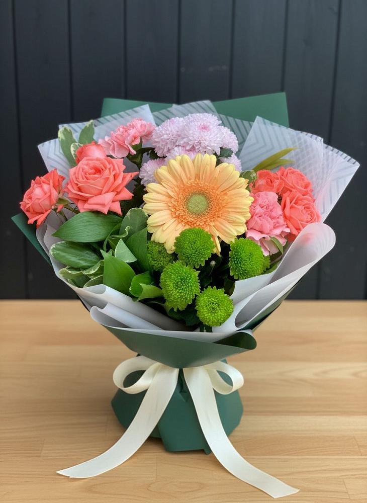 Букет цветов из: Гвоздики, Розы, Герберы и Хризантемы в Биробиджане