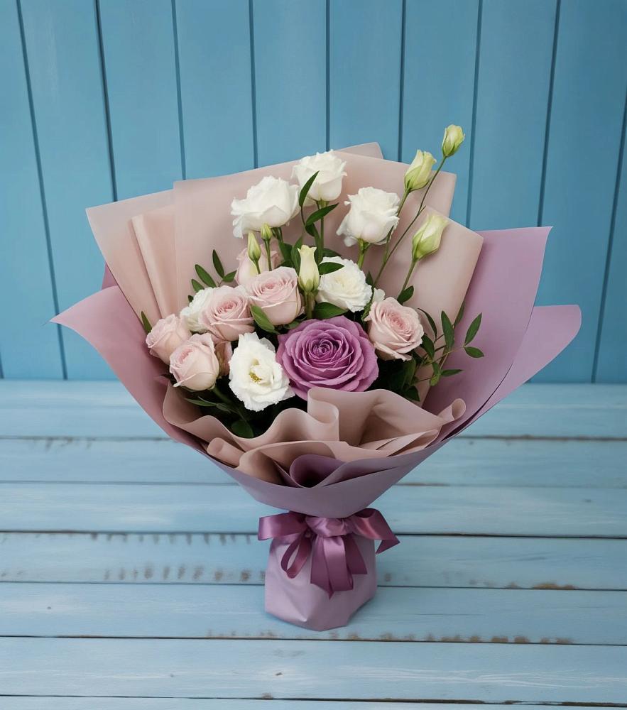 Букет цветов из: Розы и Лизиантусы в Биробиджане